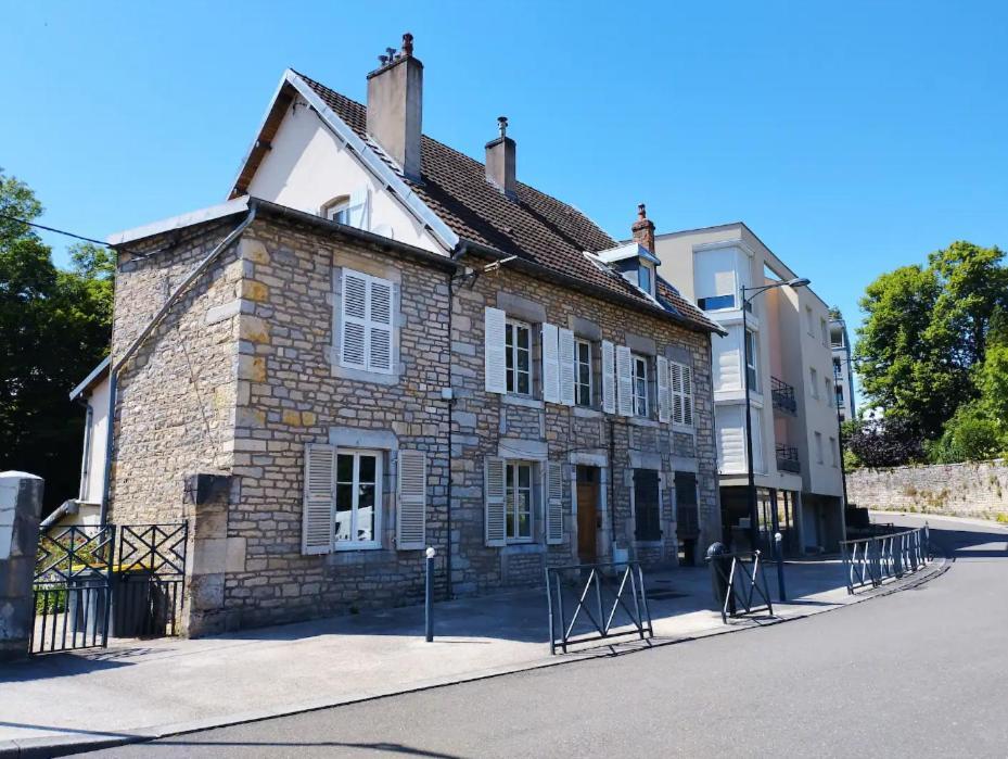 Les Glycines, un air de campagne à la ville Besançon Esterno foto